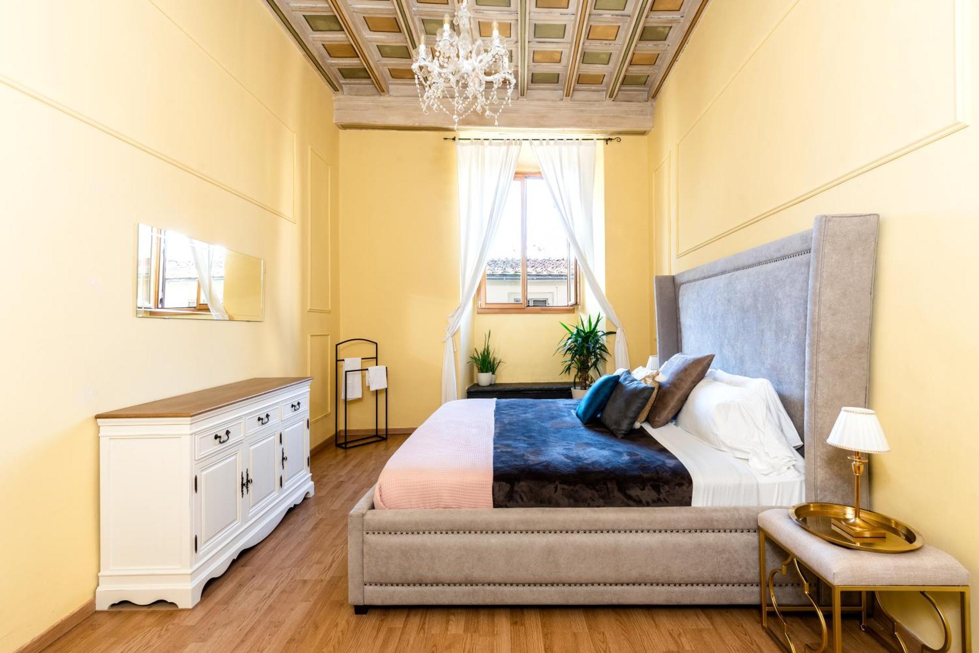 Historic Center Palace - Huge 4 Bedrooms Santa Croce Apartment - By LikehomeFirenze Esterno foto