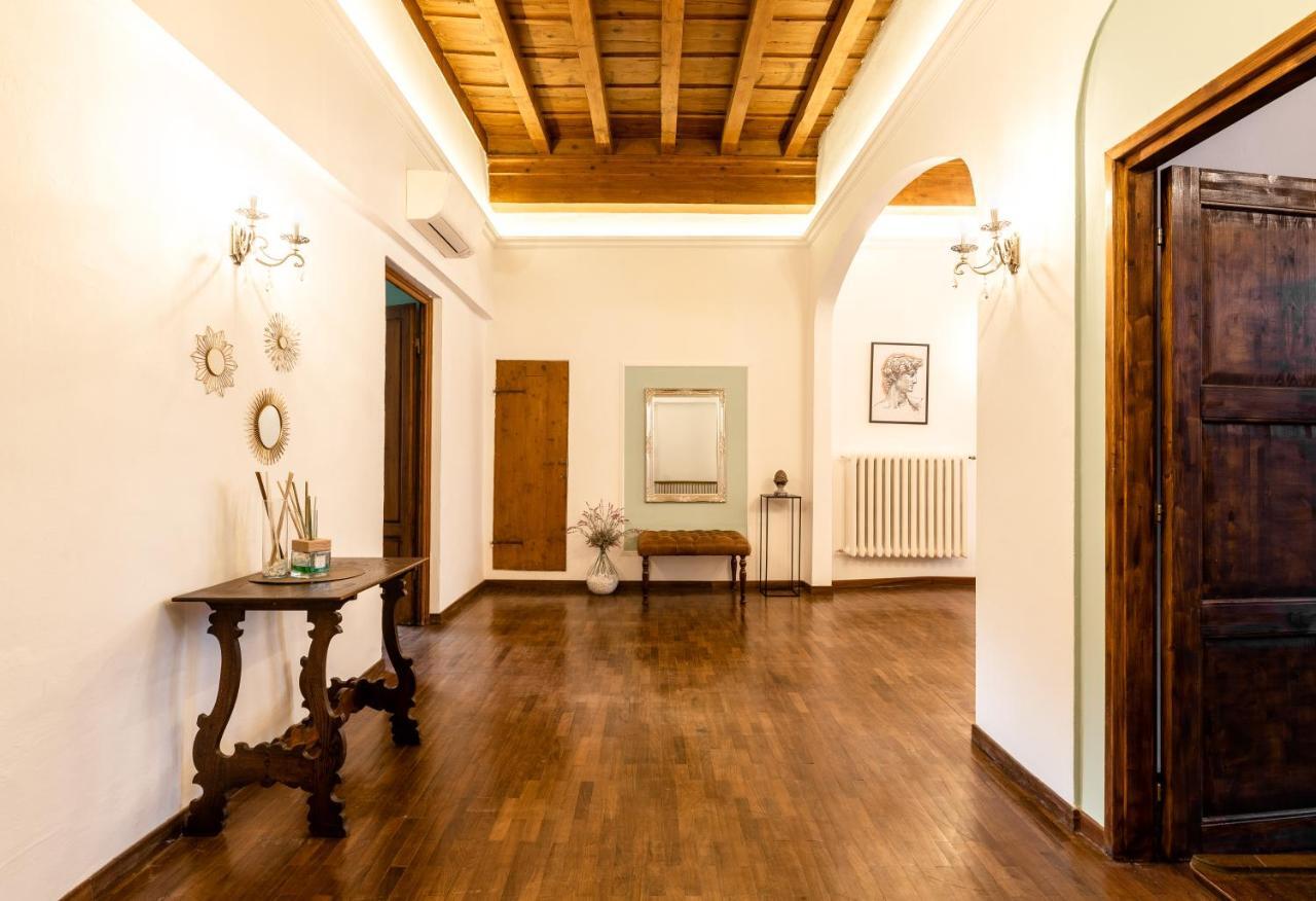 Historic Center Palace - Huge 4 Bedrooms Santa Croce Apartment - By LikehomeFirenze Esterno foto